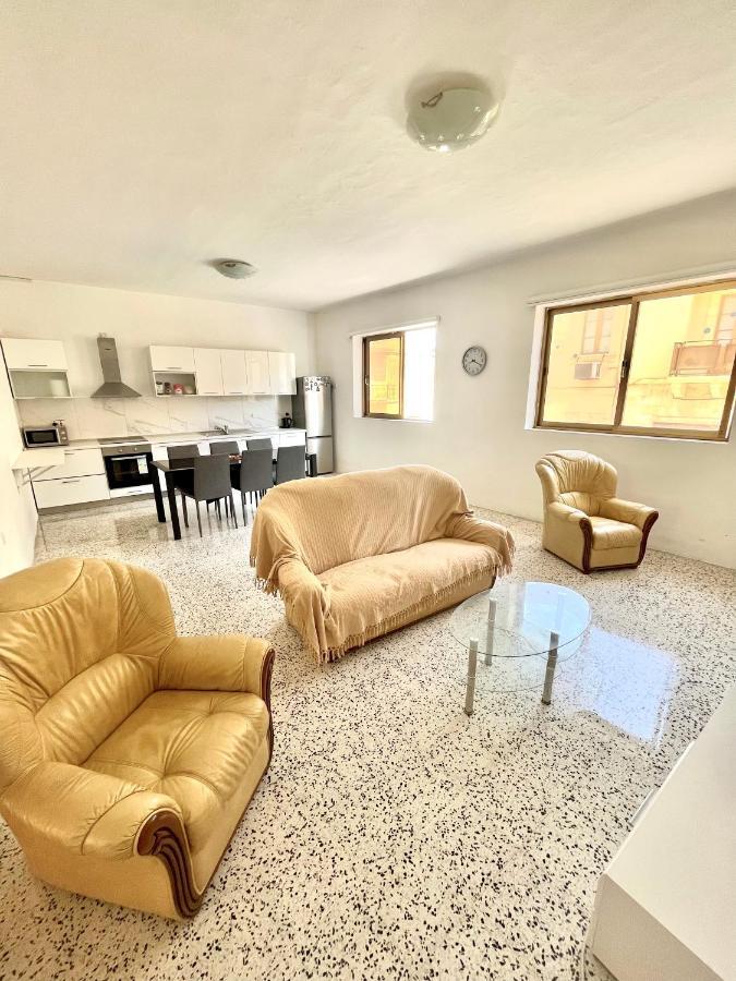 Camag Apartment - Very Close To Airport Бирзеббуджа Экстерьер фото